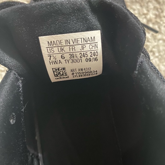 Black “lace” Addis’s great condition size 7 1/5 - Picture 2 of 4